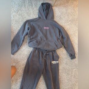 White Fox Boutique Sweat Set - sweatshirt & sweatpants